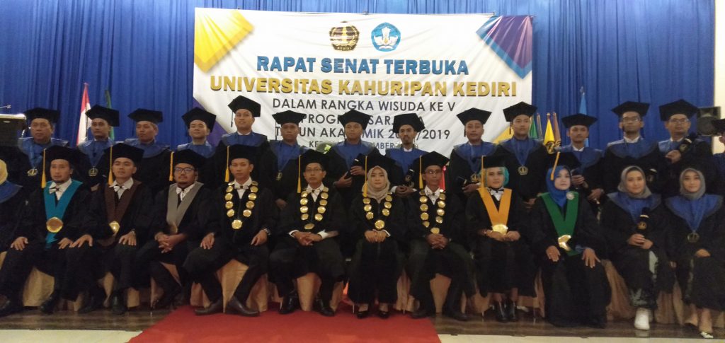 Wisuda Sarjana Universitas Kahuripan Kediri Ke 5 Tahun 2019 Universitas Kahuripan Kediri